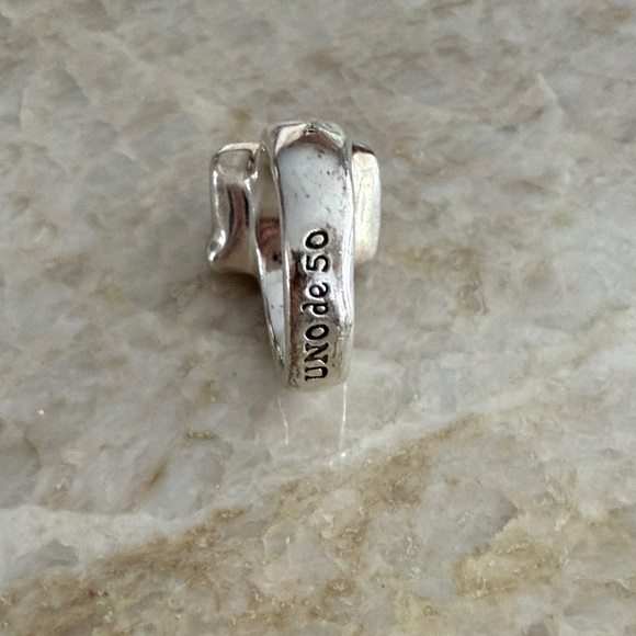 Uno de 50 - Elegant Silver Ring with Blue Gemstone - Picture 3 of 4